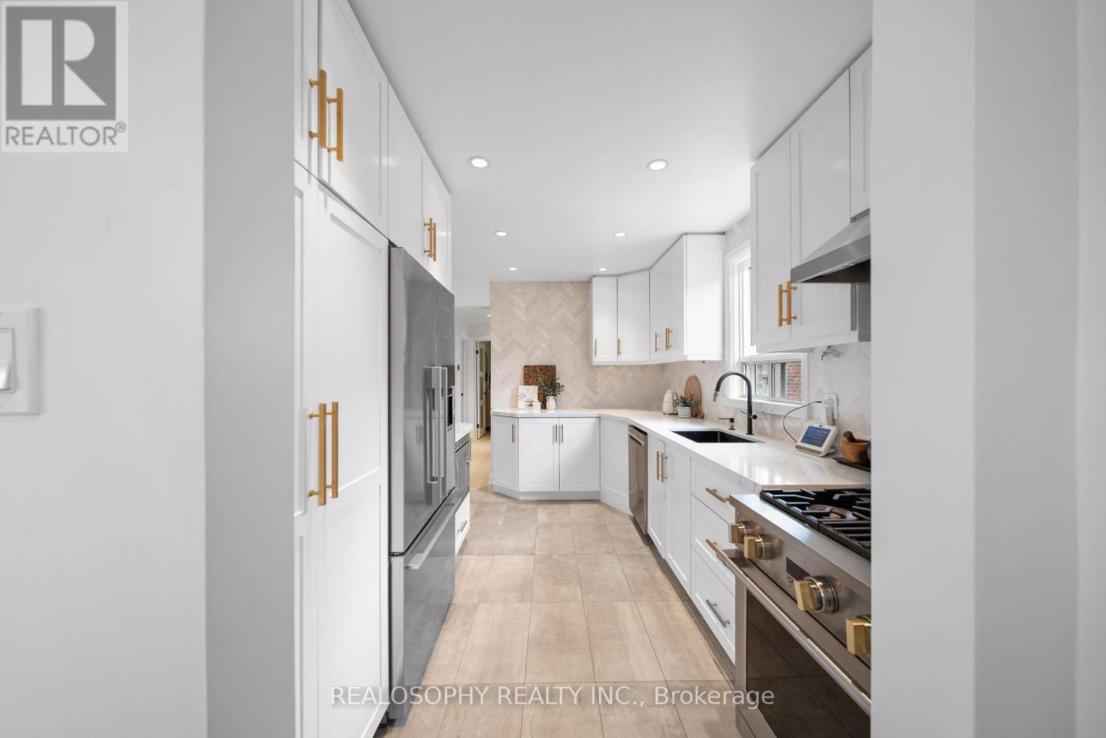 69 SQUIRES AVENUE - Image 7