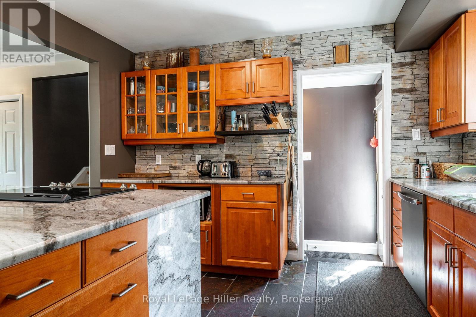 950 O'LOANE AVENUE - 13