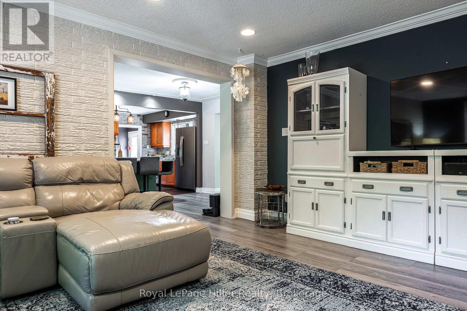 950 O'LOANE AVENUE - 17