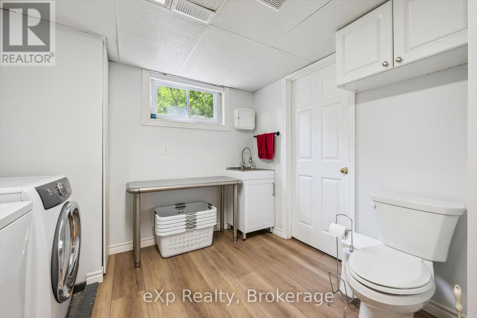 18 ELEANOR COURT - 21