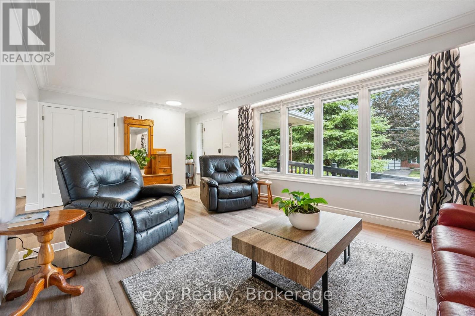 18 ELEANOR COURT - 5