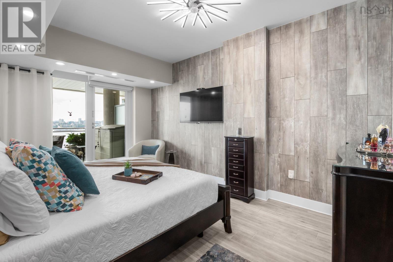 Property 23 of 52 of 1203 31 Kings Wharf Place