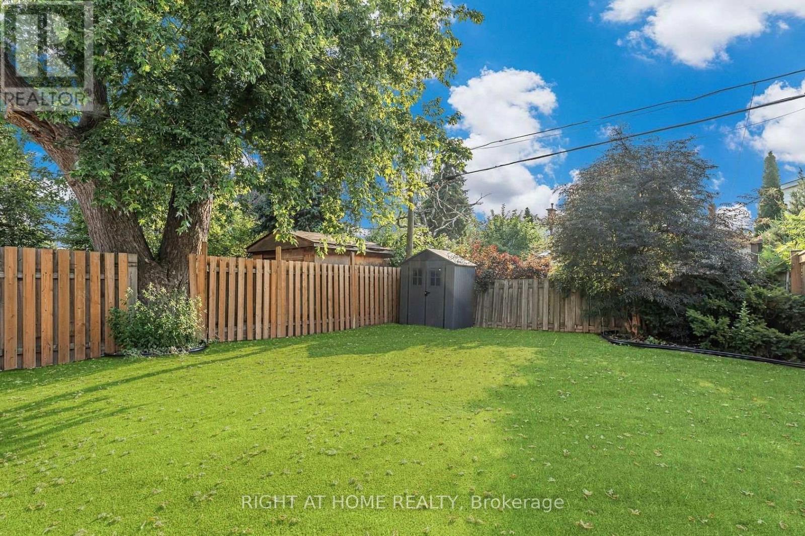 110 CAMERON AVENUE N - 30
