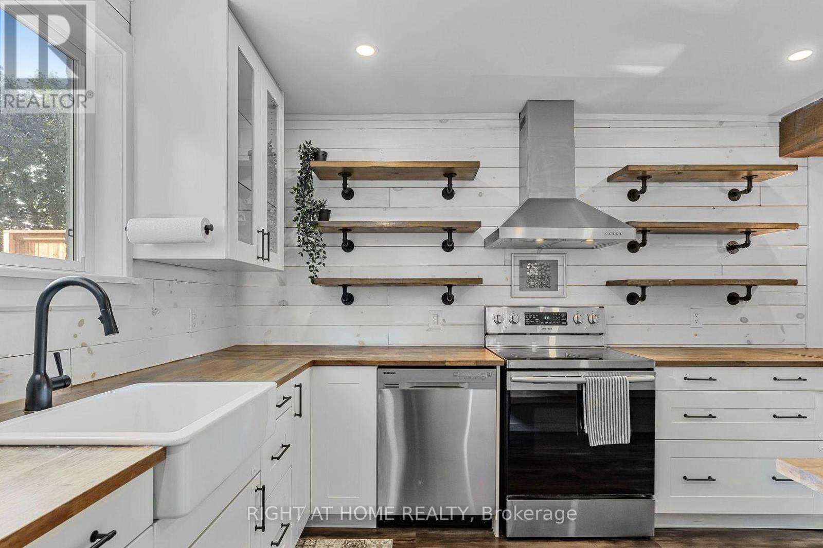 110 CAMERON AVENUE N - Image 4