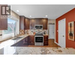 Kitchen - 32 Sherwood Court, Chatham, ON N7M6L3 Photo 14