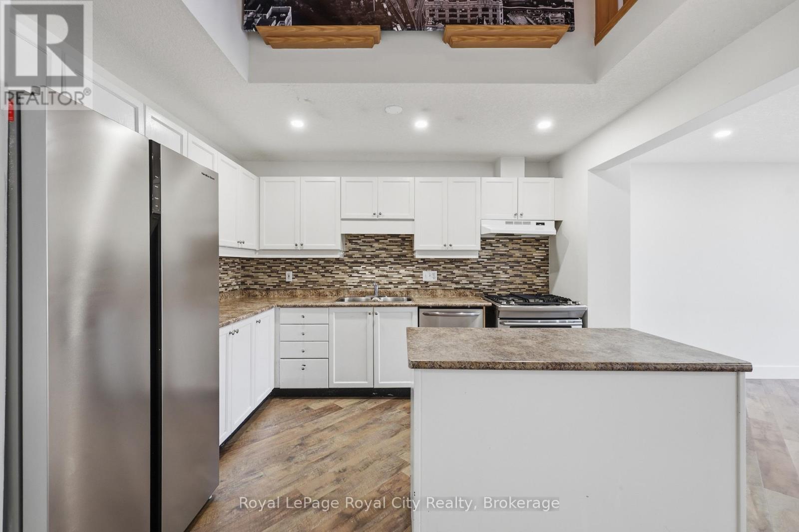 #51 169 BISMARK DRIVE - 10