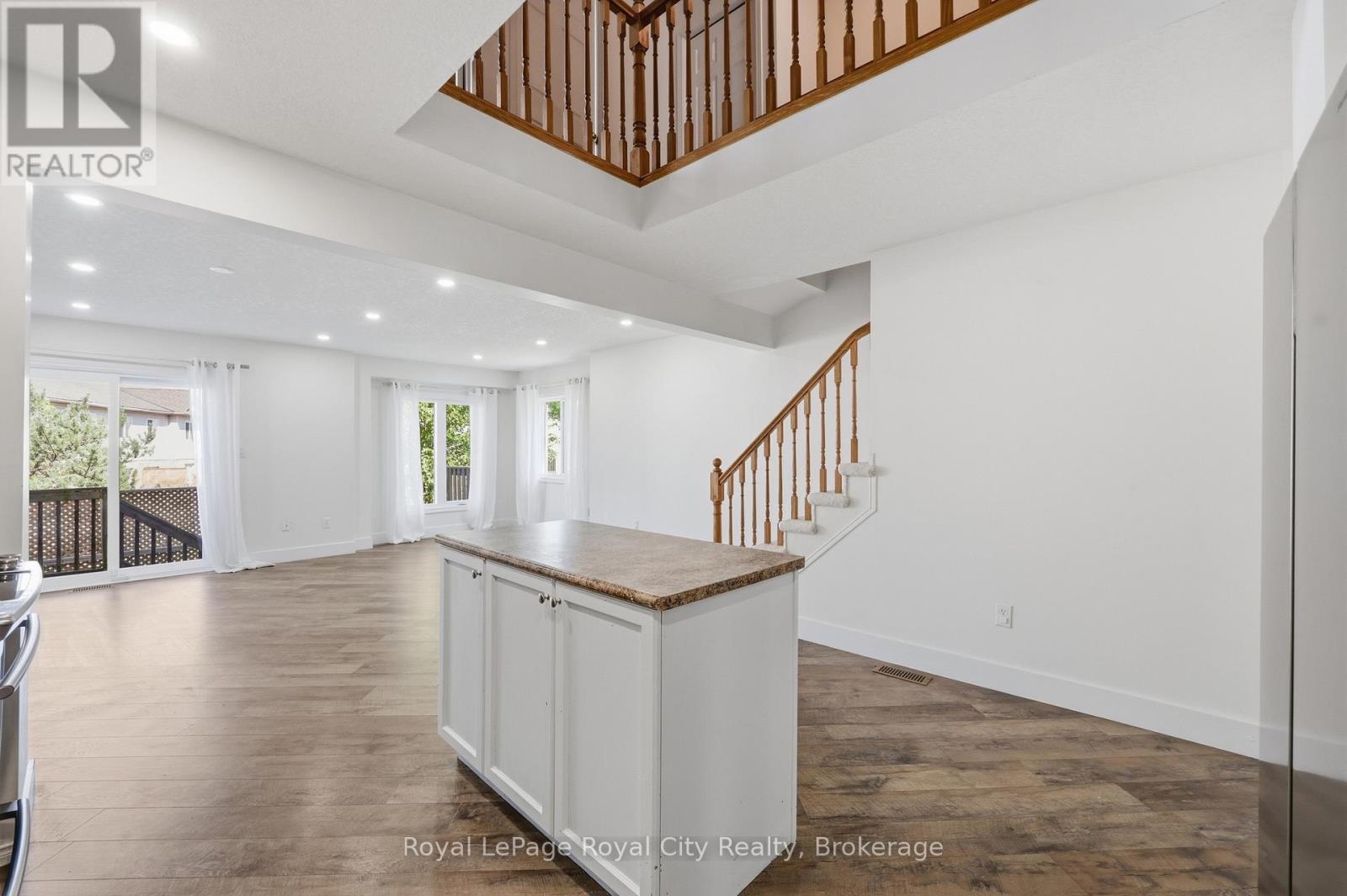 #51 169 BISMARK DRIVE - 14