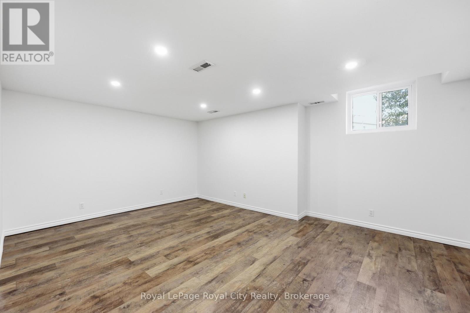 #51 169 BISMARK DRIVE - 34