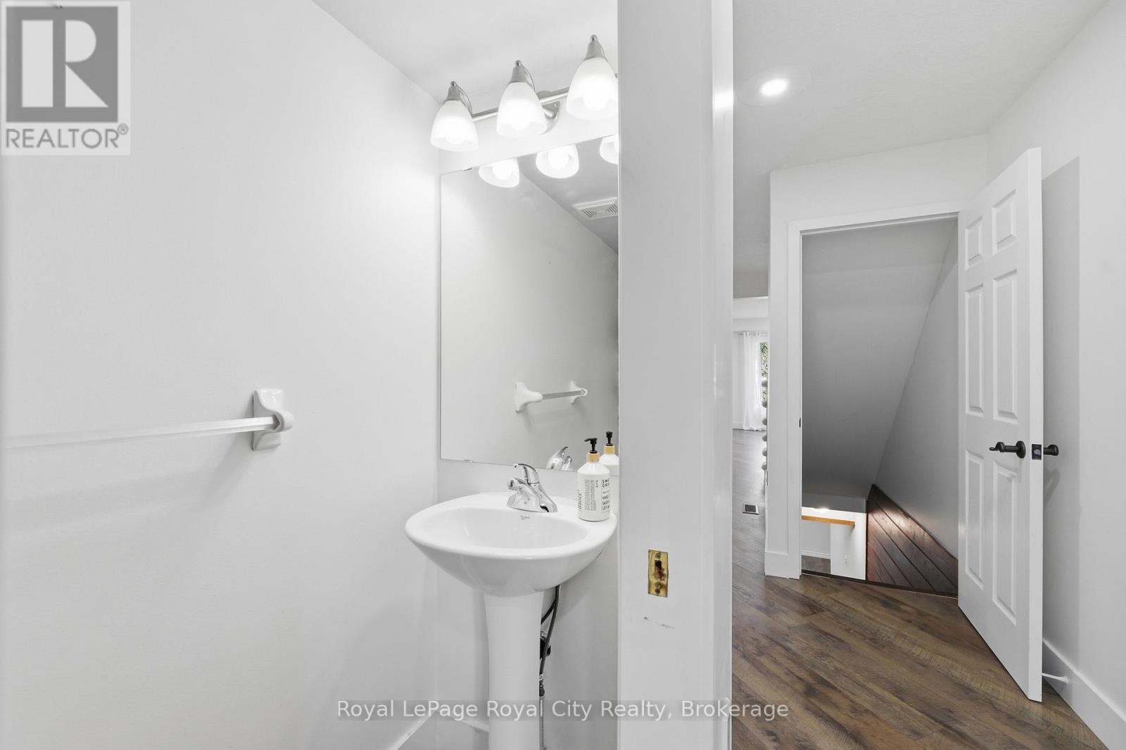 #51 169 BISMARK DRIVE - Image 9