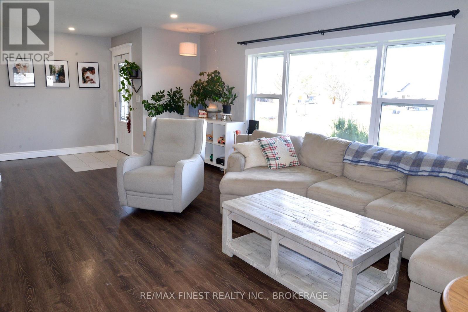 3616 PERTH ROAD - 5