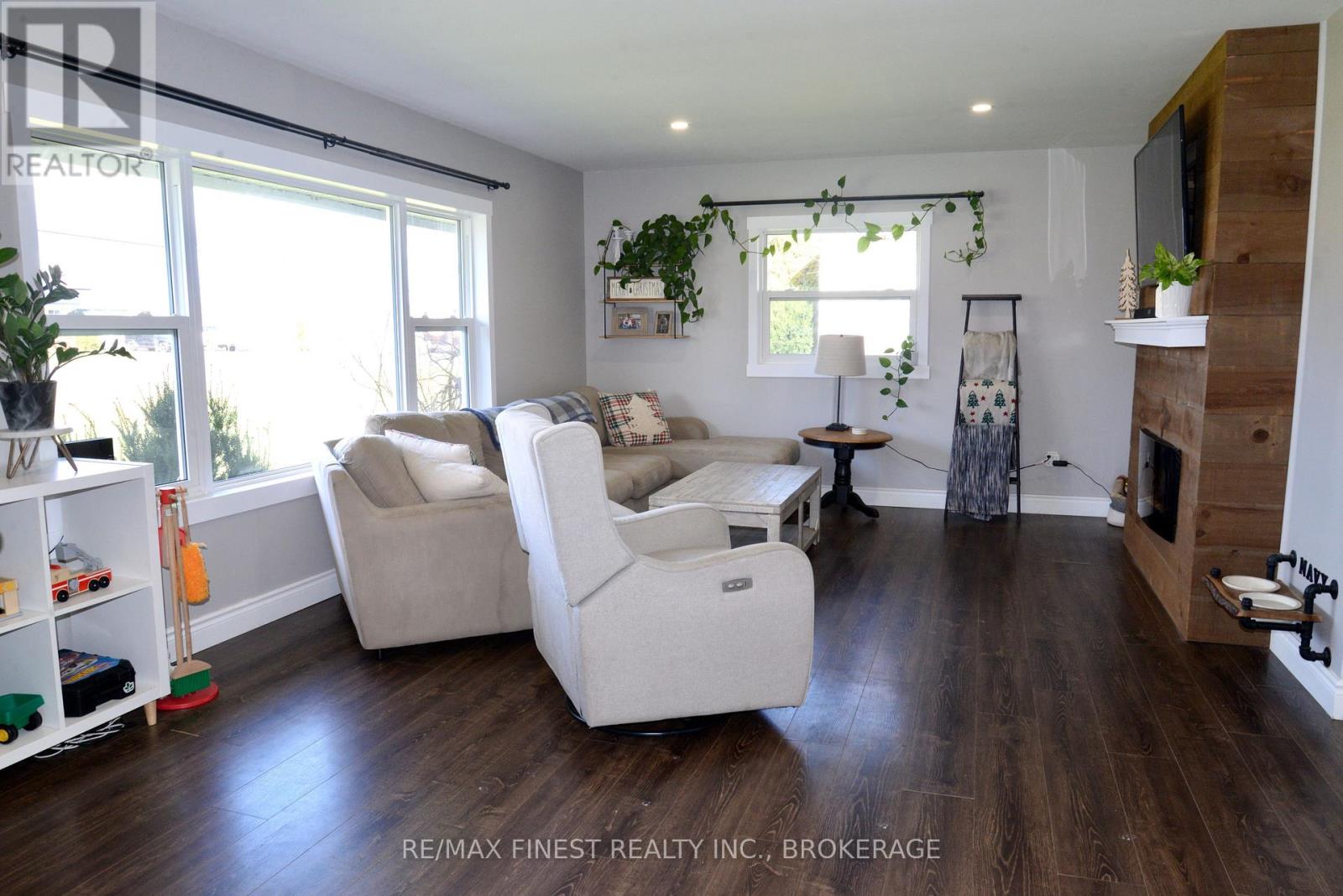 3616 PERTH ROAD - 6