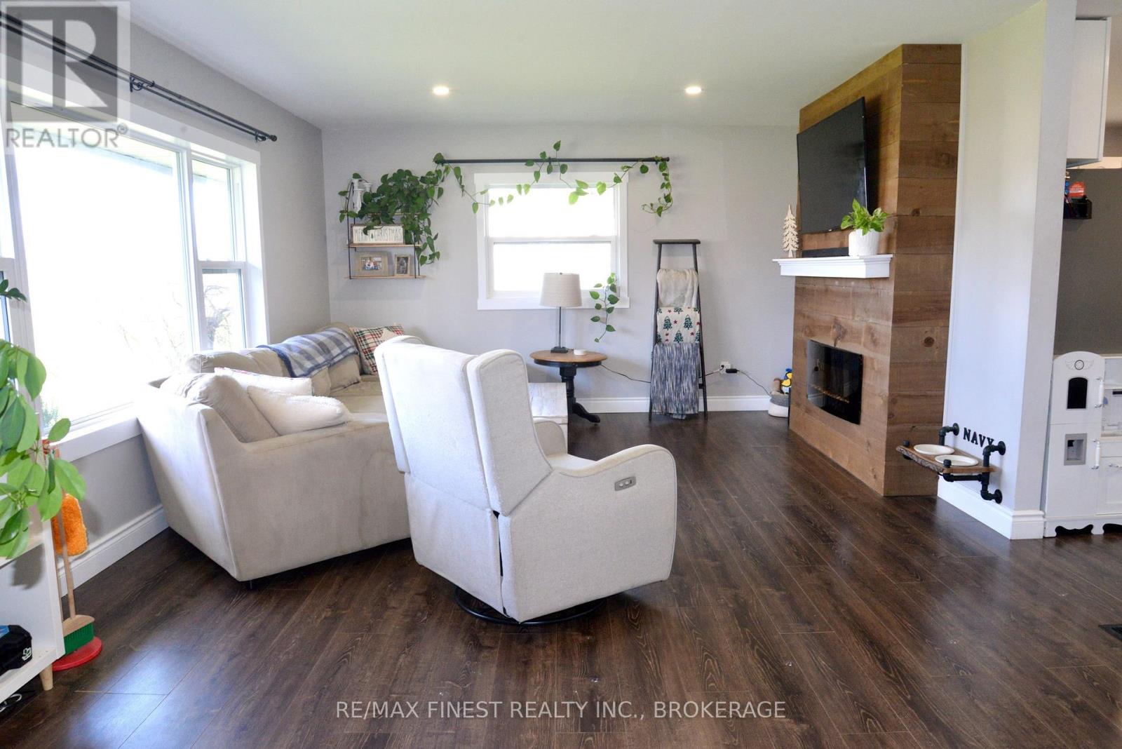 3616 PERTH ROAD - 8