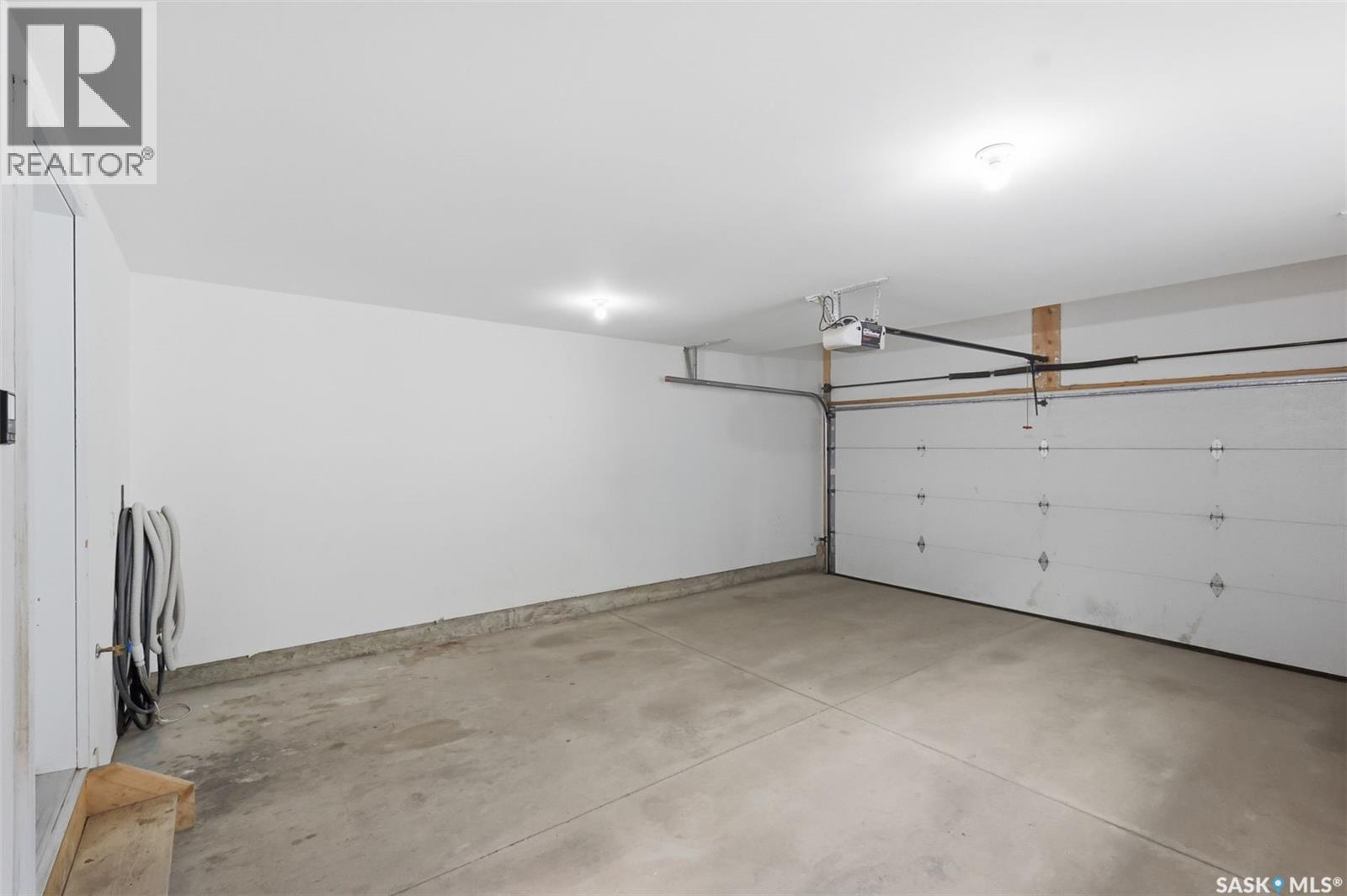 #7 110 Dulmage CRESCENT - 25