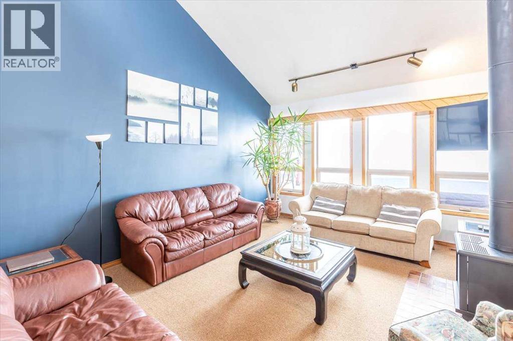 Listing photo – 35 Lakeshore Drive, Grandview
