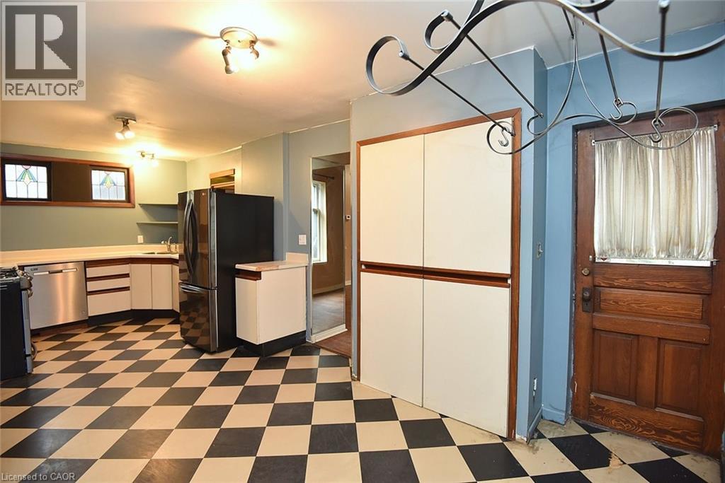 128 HESS Street S - 17