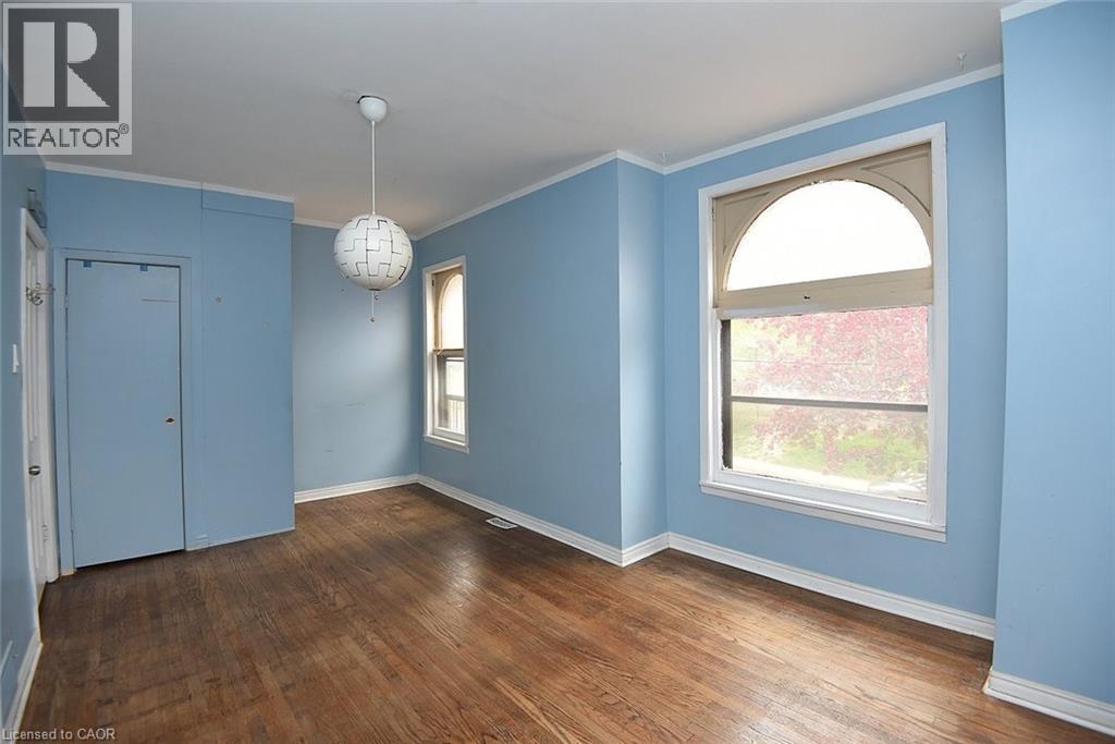 128 HESS Street S - Image 25
