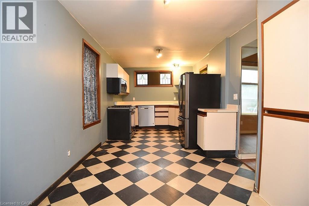 128 HESS Street S - 20
