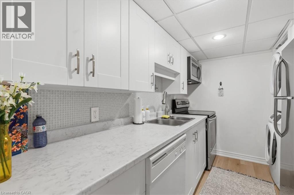 275 FALCONRIDGE Drive - Image 14