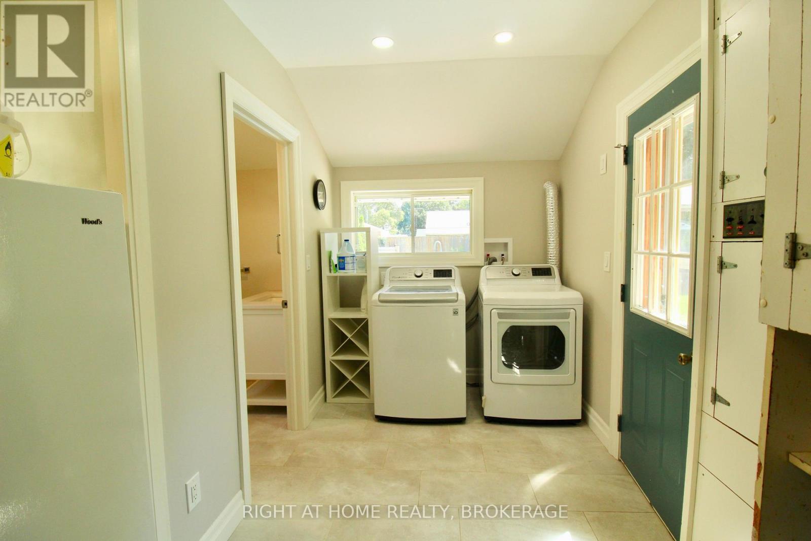 711 JOHN STREET - 26