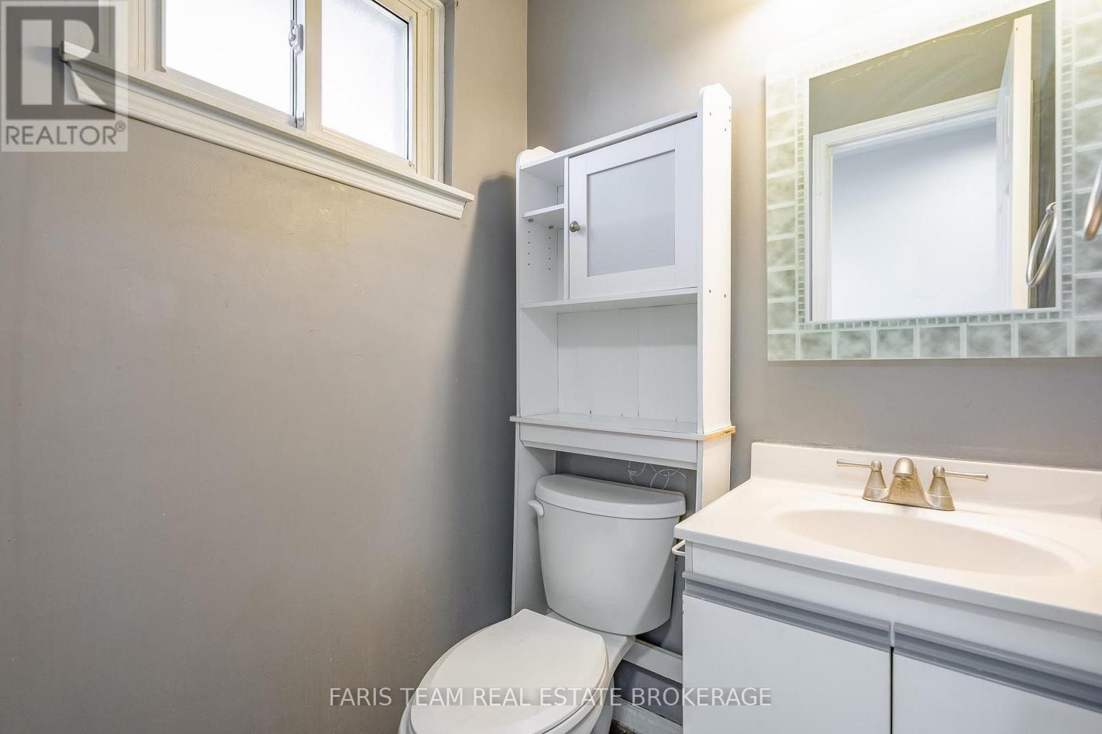 58 CHAUCER CRESCENT - 12