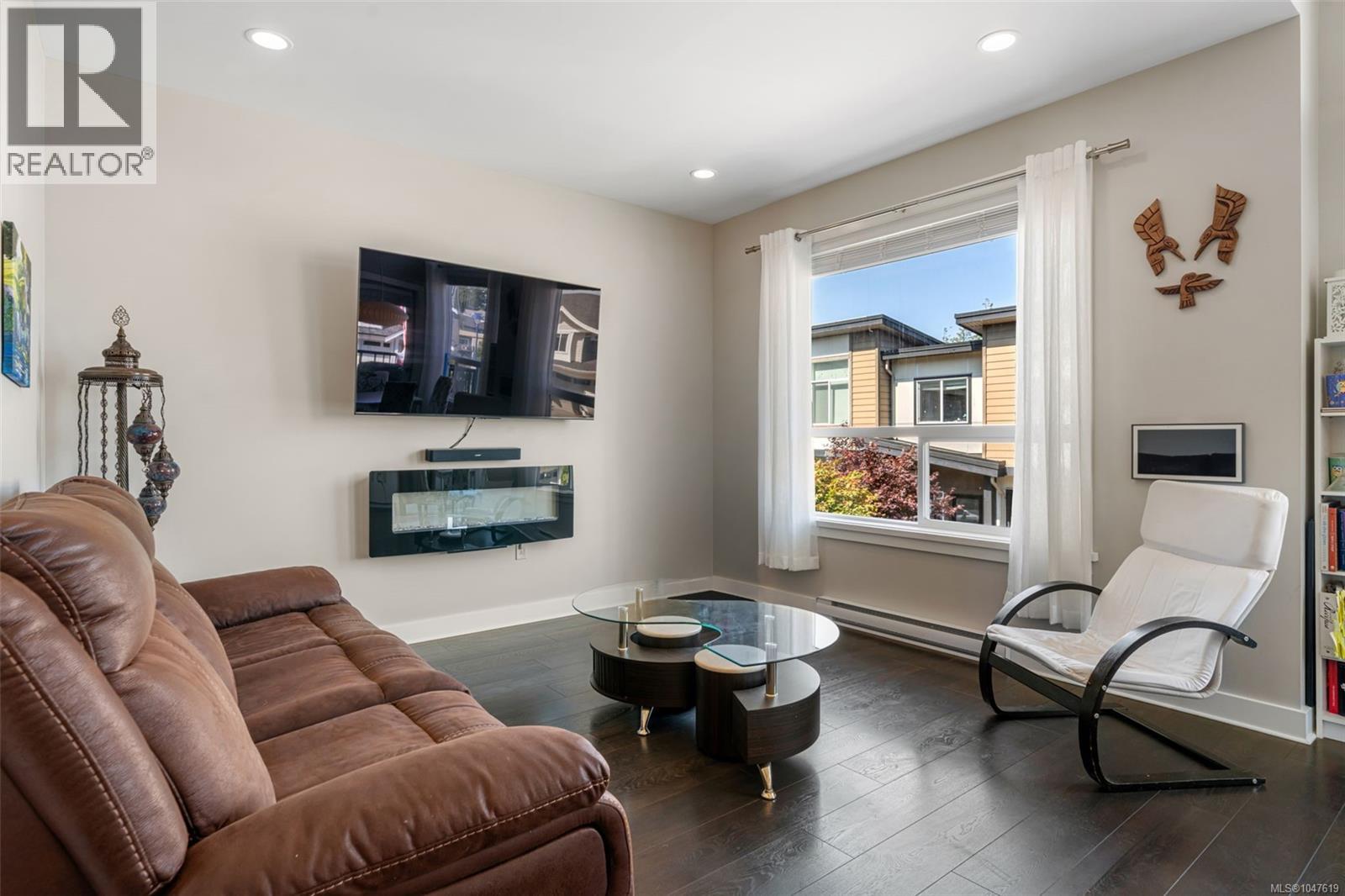 1005 Boeing Close, Langford