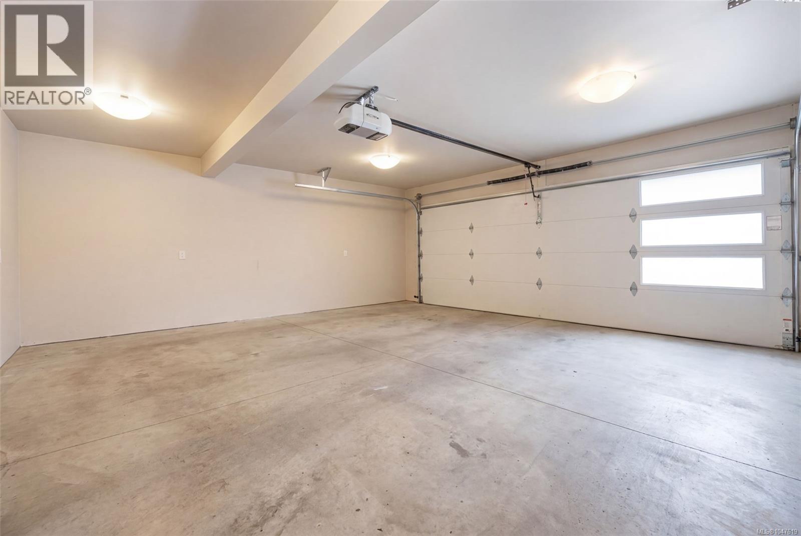 1005 Boeing Close, Langford