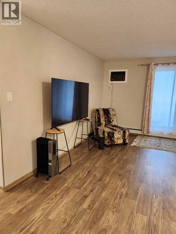 #101 440 Columbia Boulevard W - 2