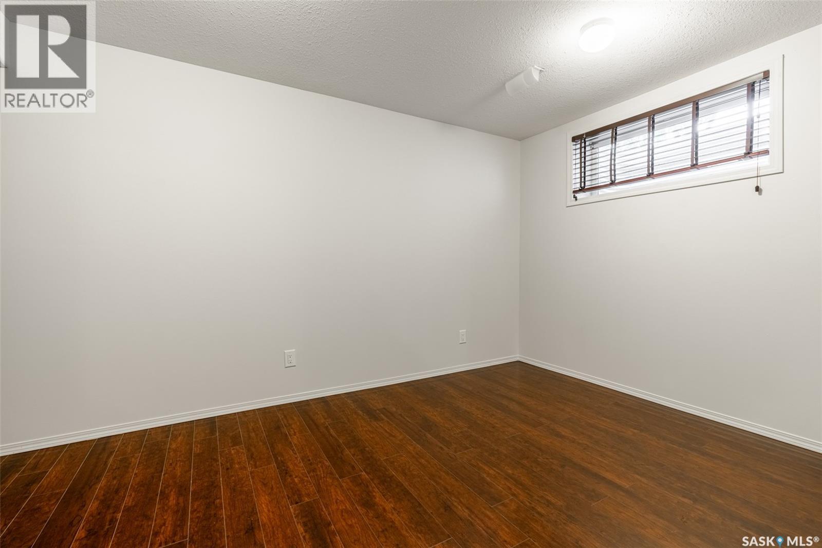 #14 110 Dulmage CRESCENT - 32