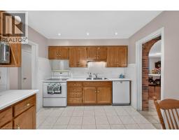 Eat in kitchen - 476 East 37th Street, Hamilton, ON L8V4B9 Photo 13