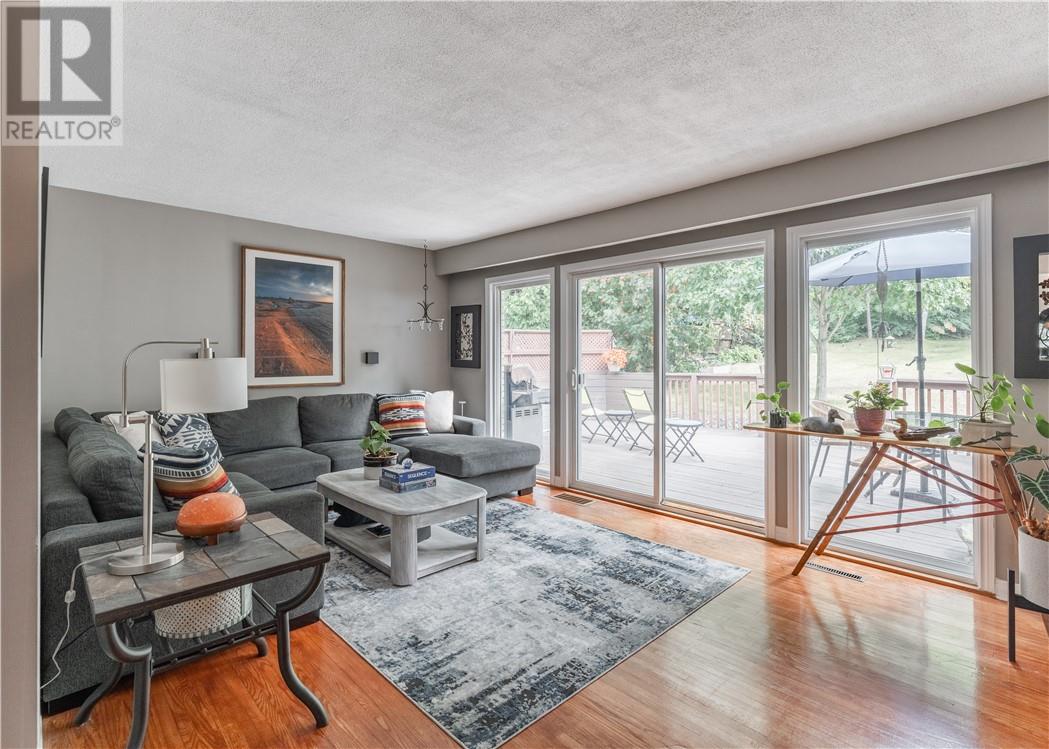 1786 Latimer Crescent - 10
