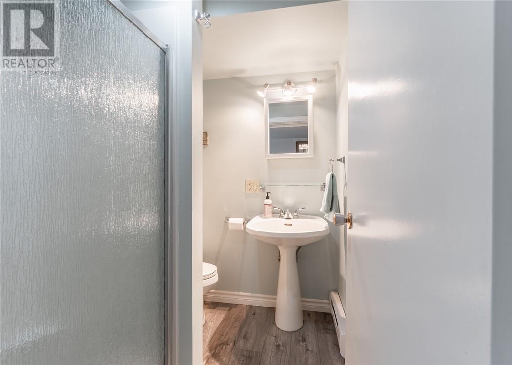 1786 Latimer Crescent - 28