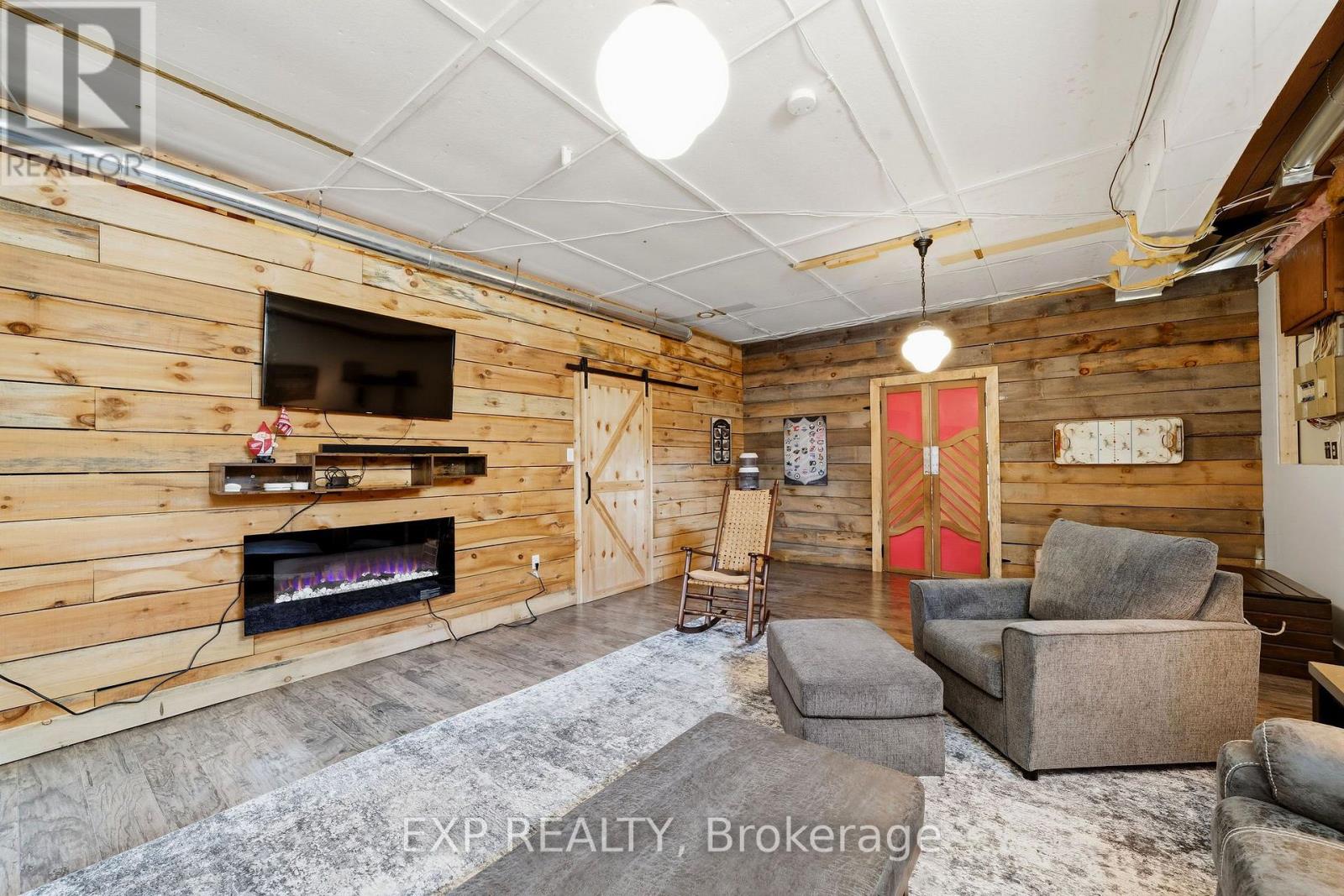 51181 BROADWAY STREET - Image 23