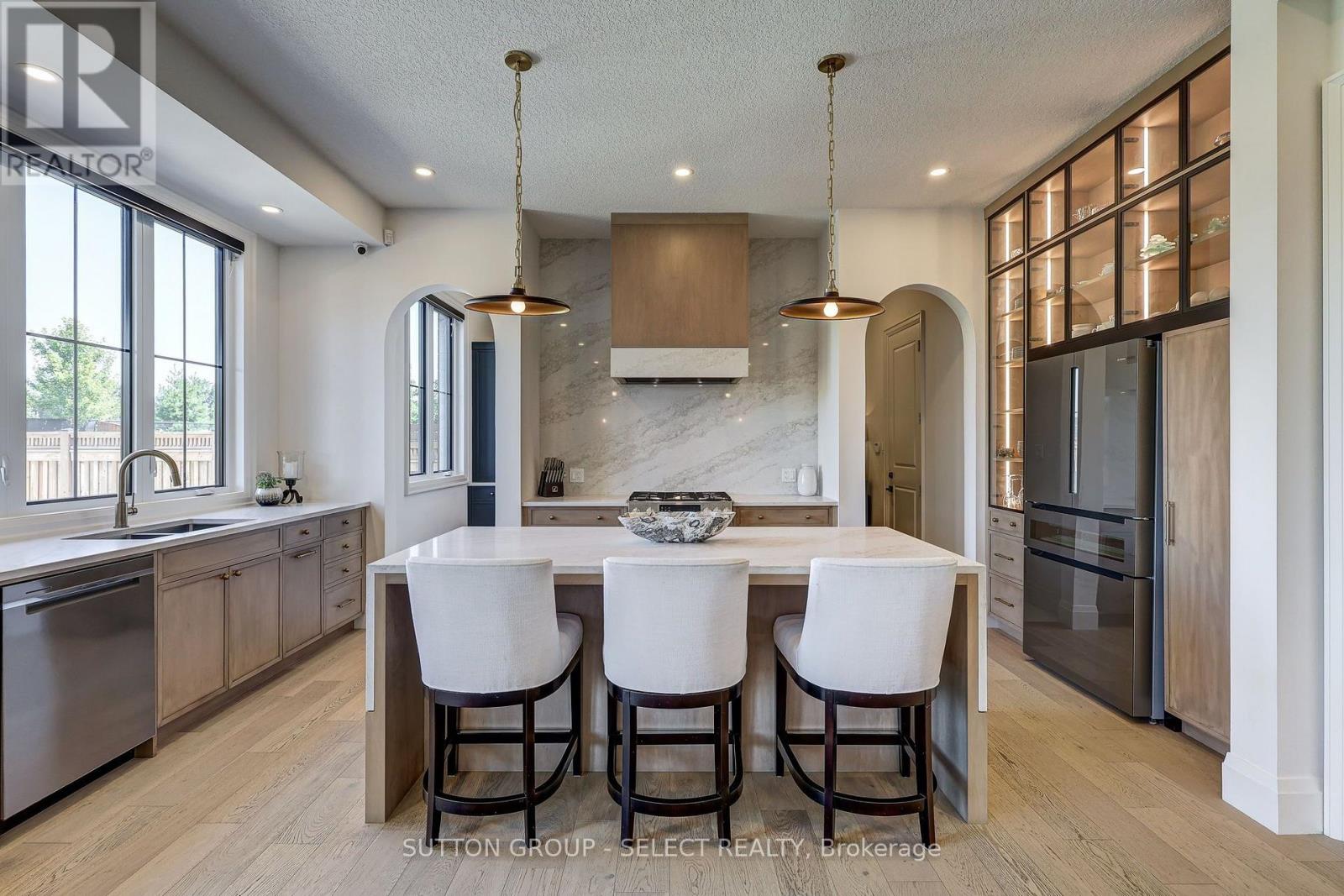 239 FOXBOROUGH PLACE - 10