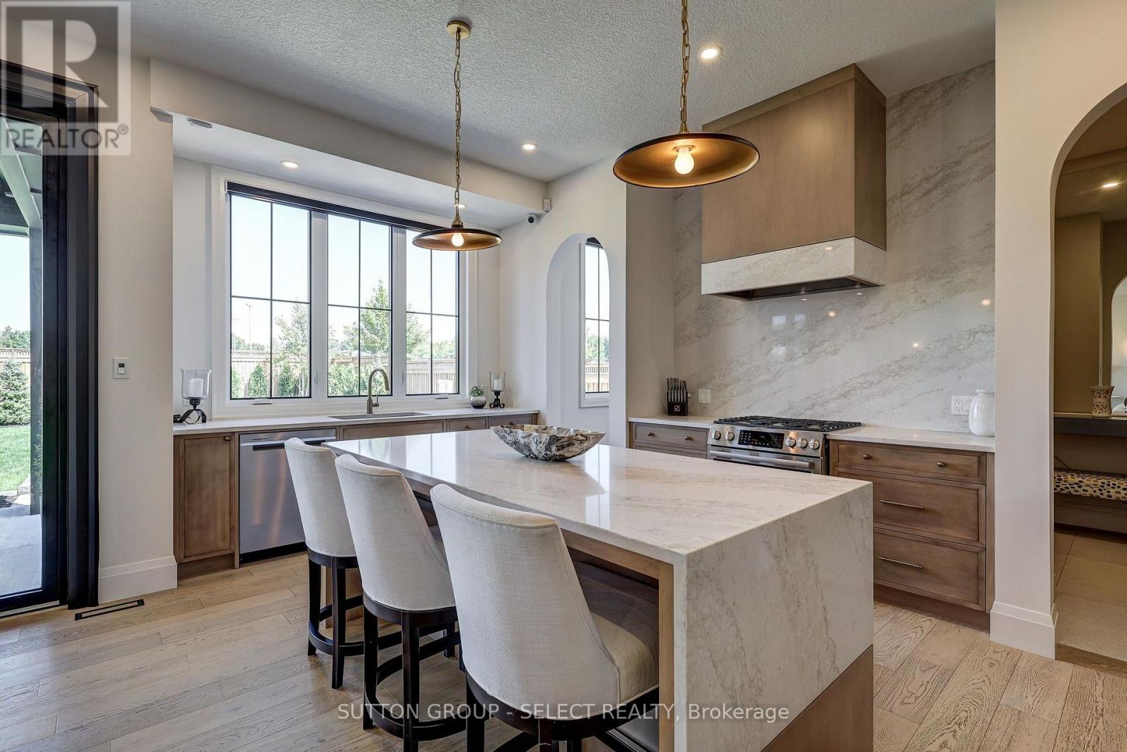 239 FOXBOROUGH PLACE - Image 12
