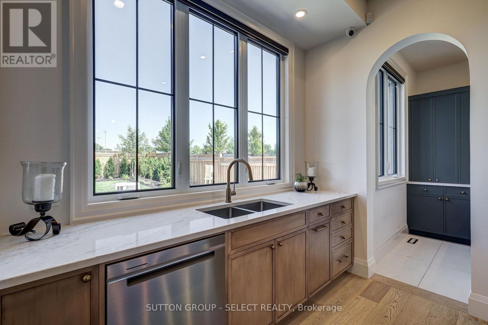 239 FOXBOROUGH PLACE - Image 13