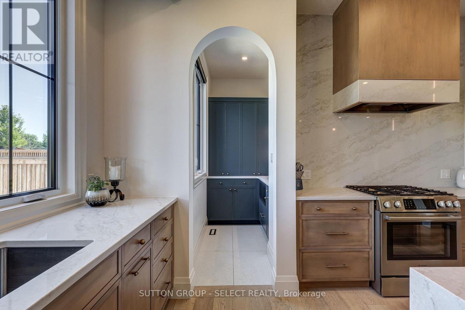 239 FOXBOROUGH PLACE - Image 14