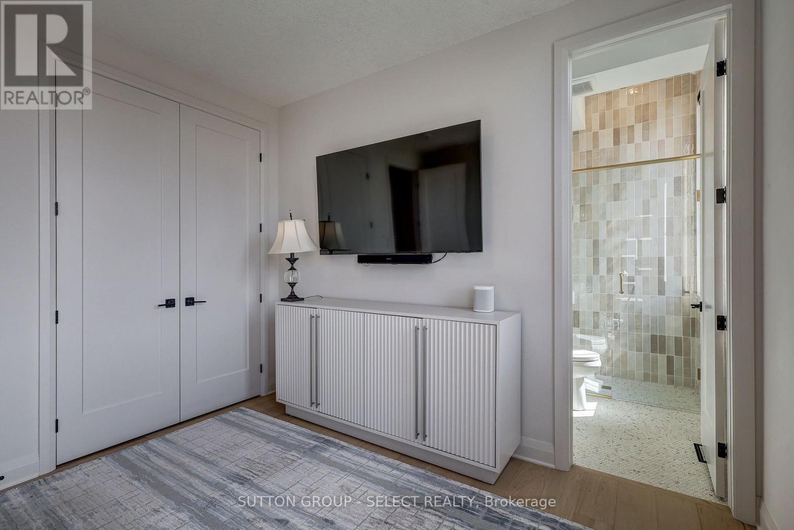239 FOXBOROUGH PLACE - Image 21