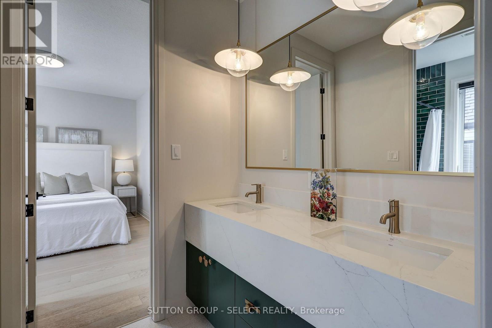 239 FOXBOROUGH PLACE - Image 31