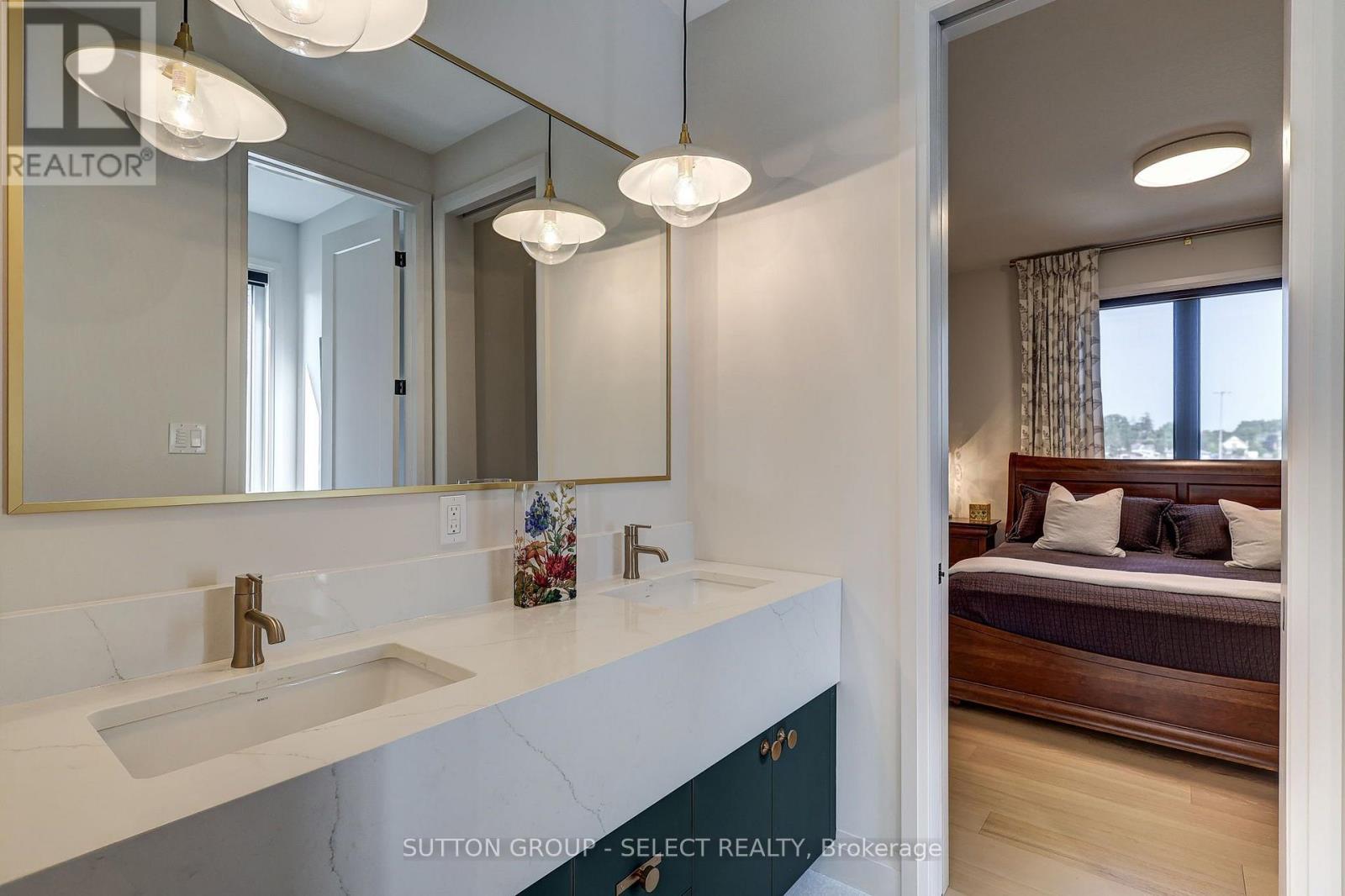 239 FOXBOROUGH PLACE - 32