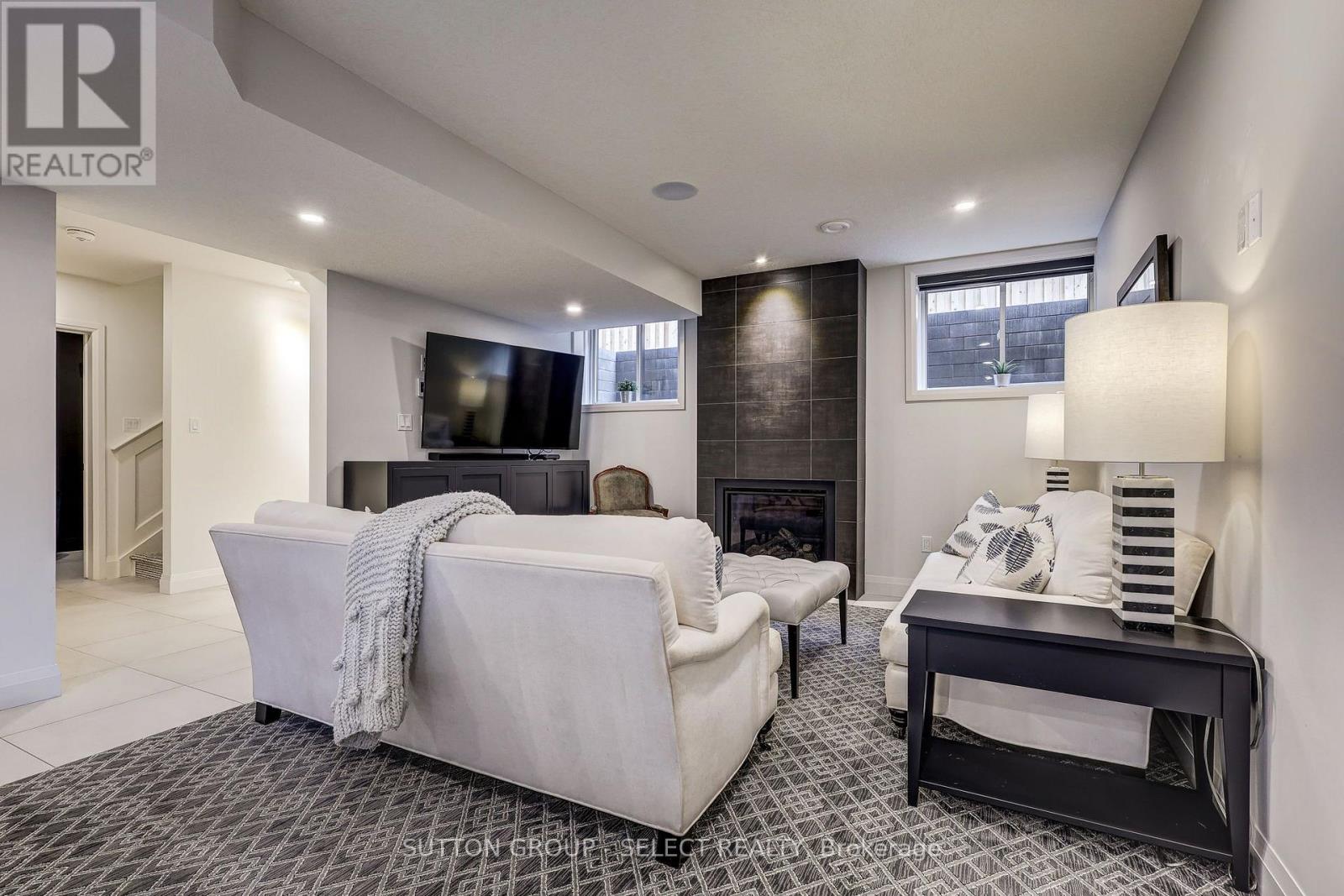 239 FOXBOROUGH PLACE - Image 38