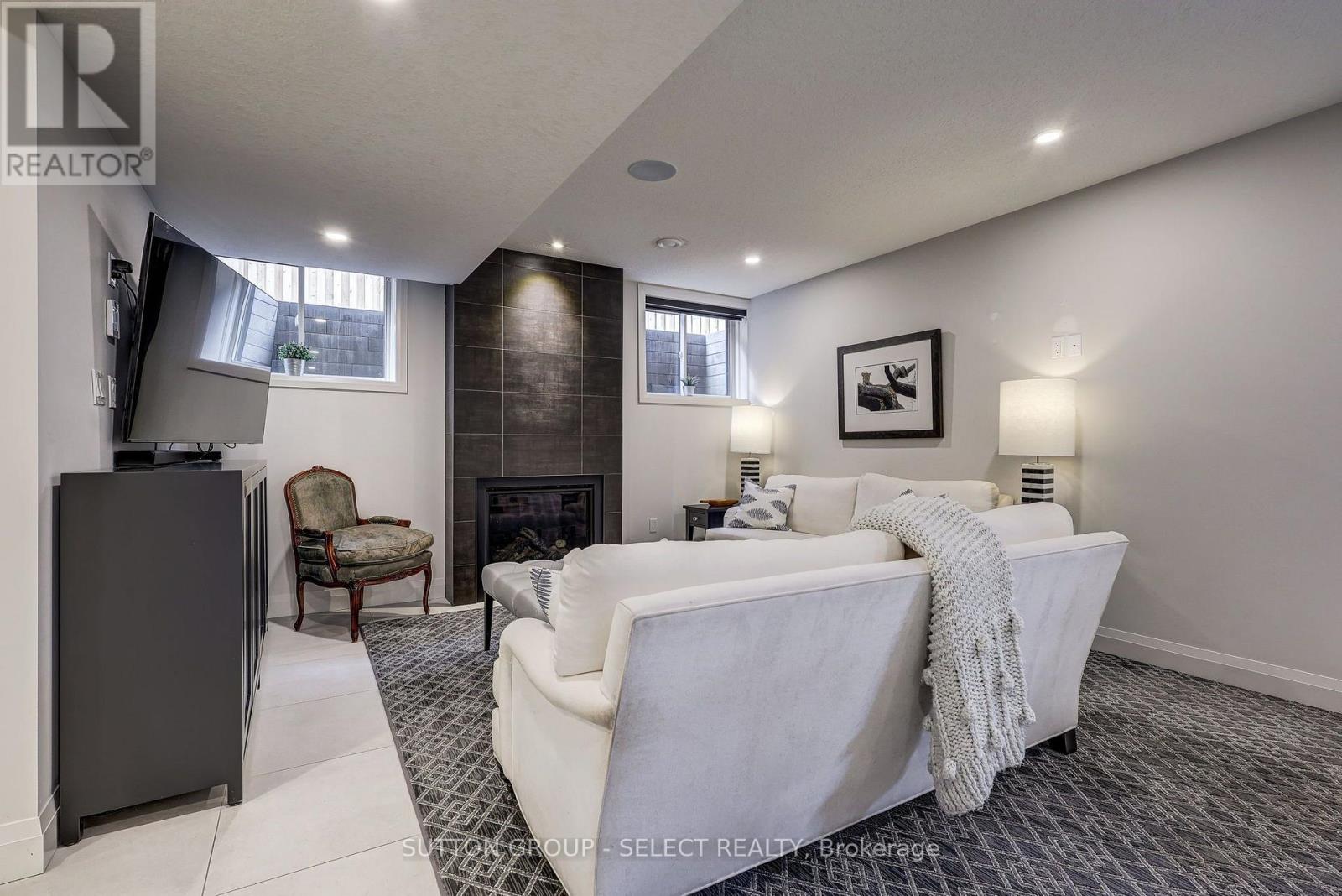 239 FOXBOROUGH PLACE - 39