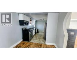 Living room - 2012 Wayne Avenue, Sarnia, ON N7T7Y9 Photo 10