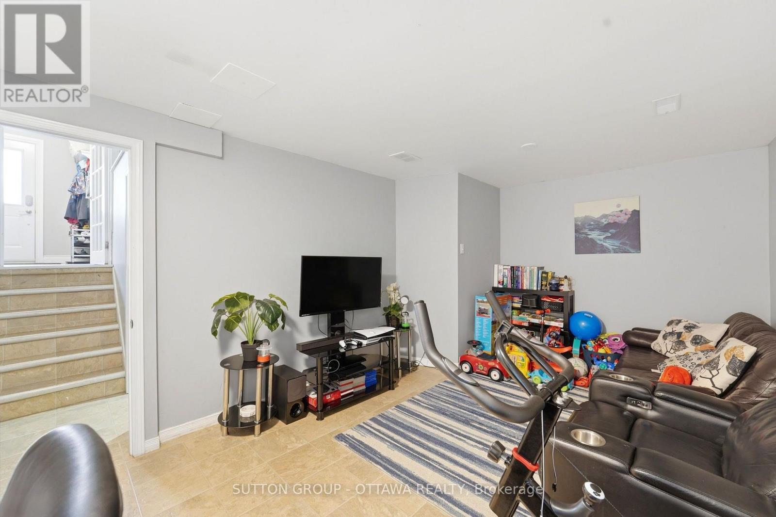 #71 2415 SOUTHVALE CRESCENT - 32