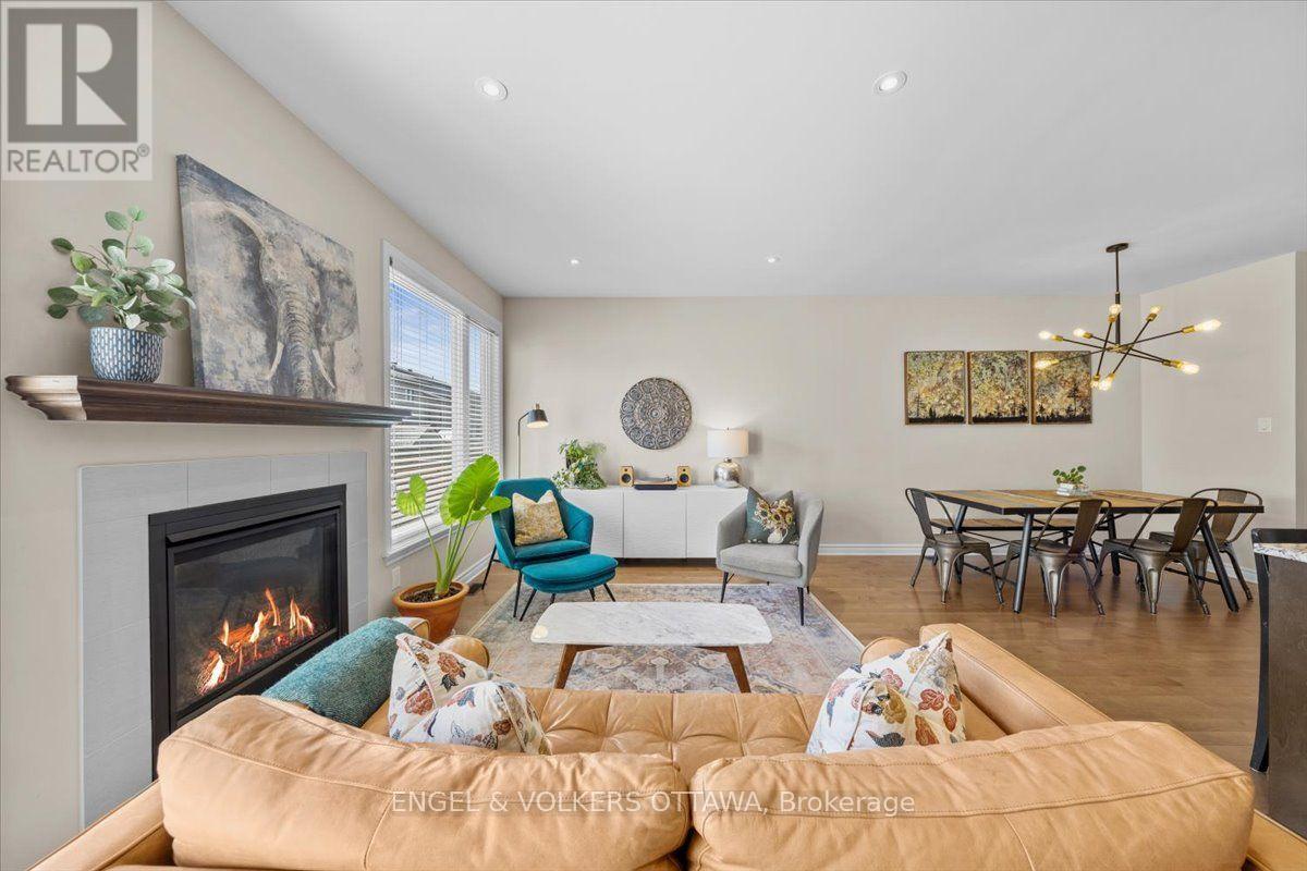 556 TRIANGLE STREET - Image 22