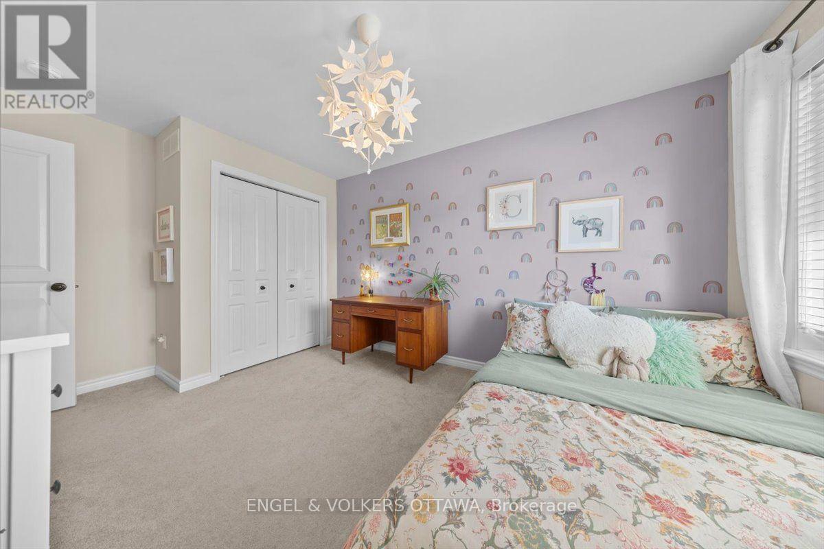 556 TRIANGLE STREET - Image 38