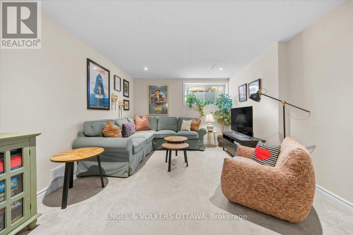 556 TRIANGLE STREET - Image 45