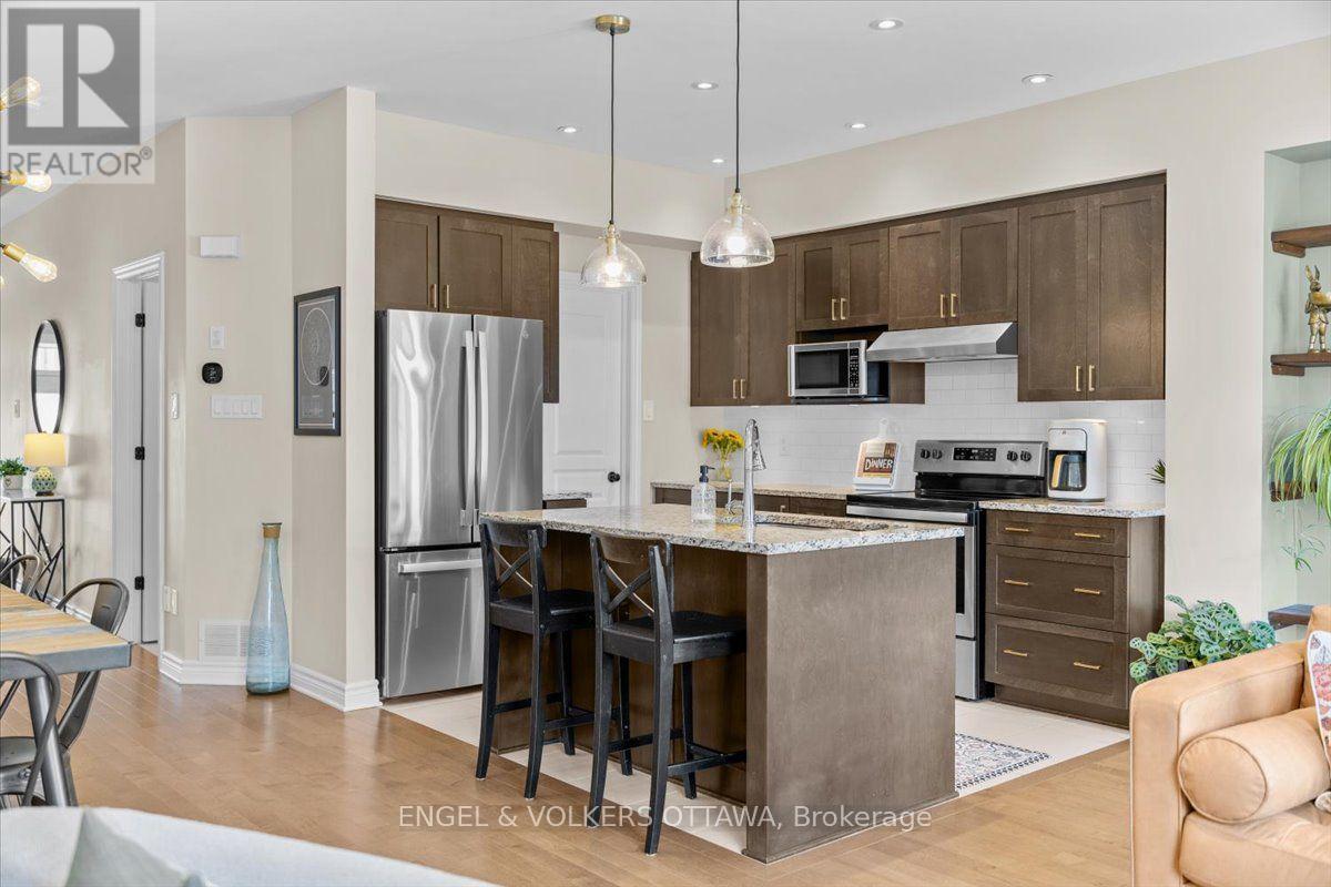 556 TRIANGLE STREET - Image 9