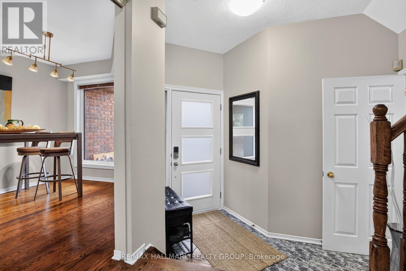 19 WINDEYER CRESCENT - 4