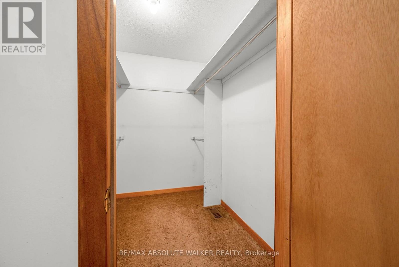 219 DEERWOOD DRIVE - Image 31