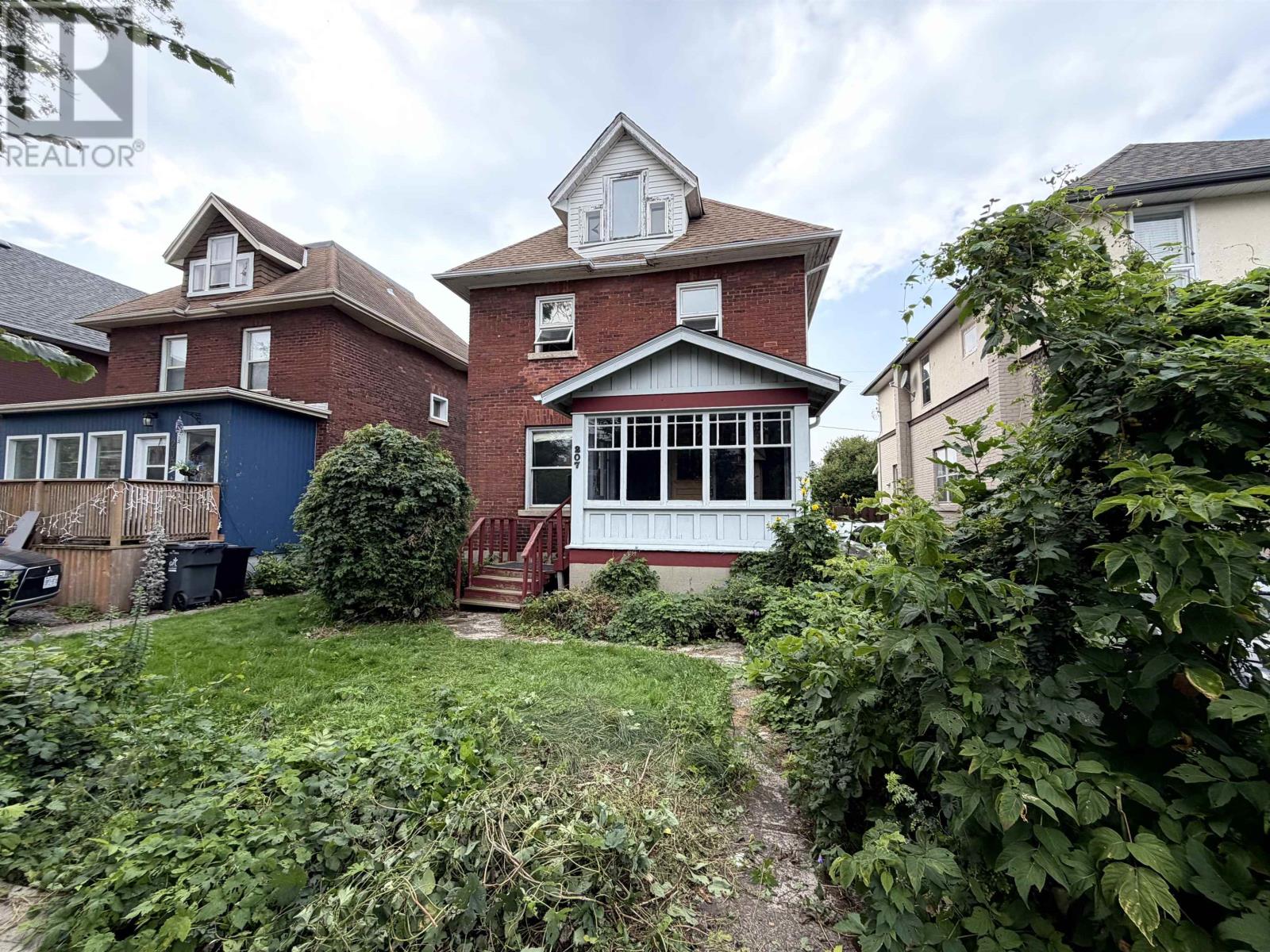 207 Norah ST S - 1